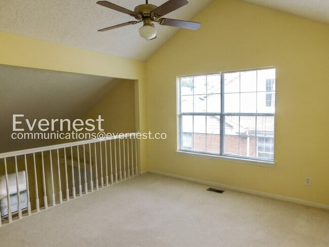 Building Photo - 702 Westgate Cir