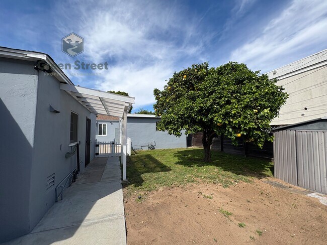 Building Photo - 1719 Oliver Ave