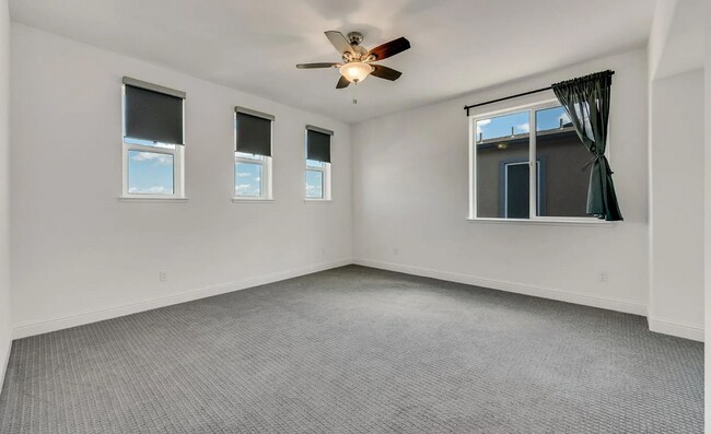 Building Photo - 3 bedroom | 3.5 bathroom | Davis Single Fa...