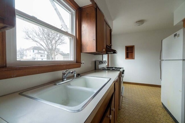 Building Photo - 2503 Iowa St