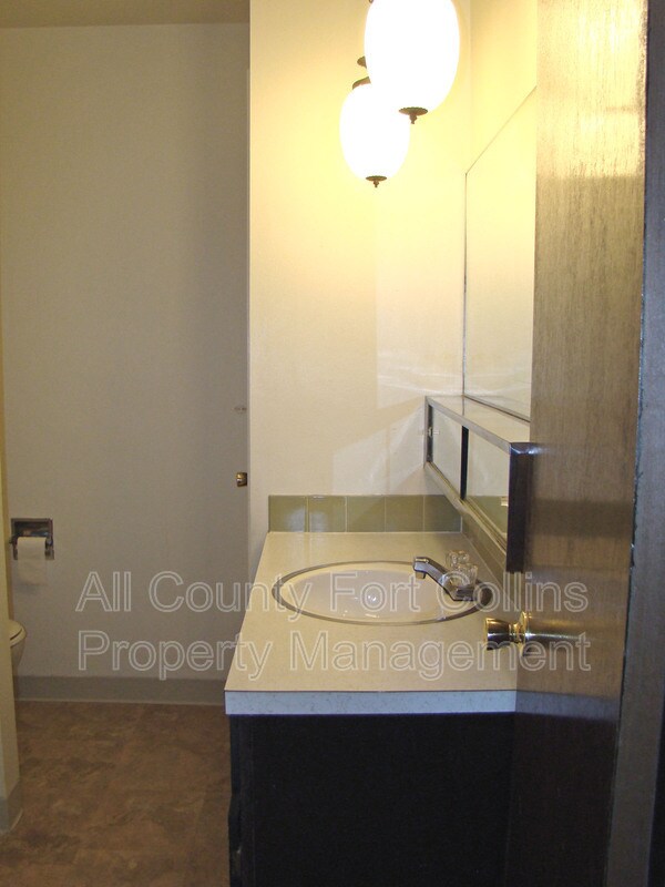 Building Photo - 1625 Larch St