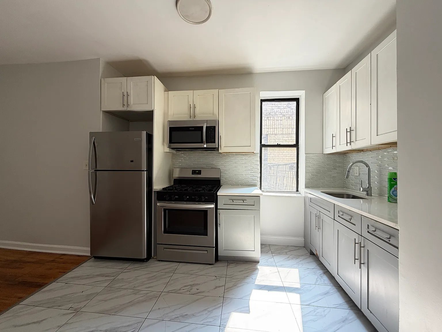 Building Photo - 162 Bergen Ave