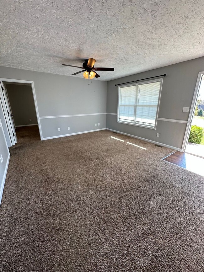 Building Photo - 1009 Bobcat Dr