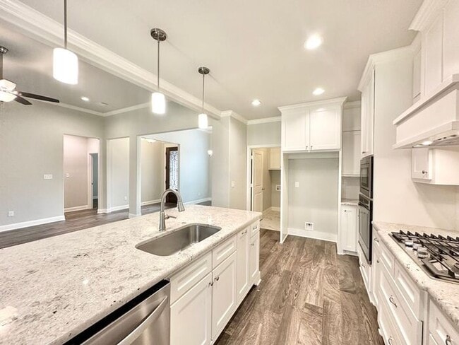 Building Photo - Available Now! Stunning 3 Bedroom 2 Bath i...