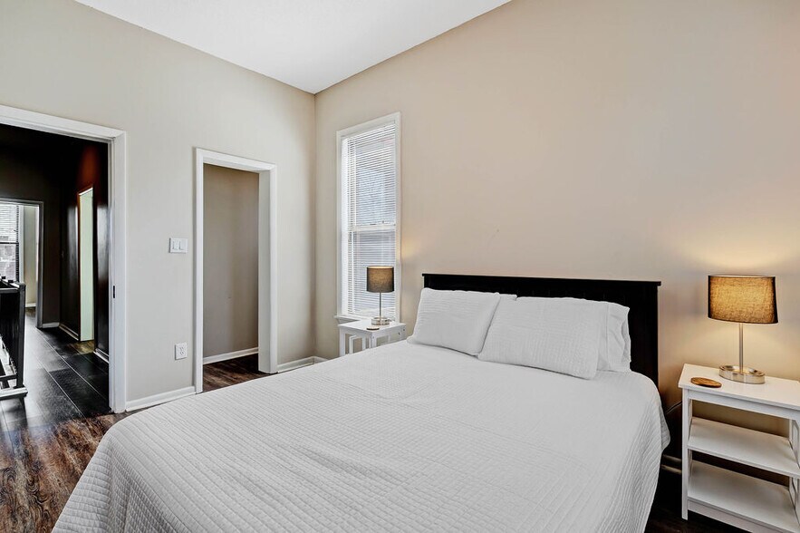 Building Photo - 729 Hamlet St