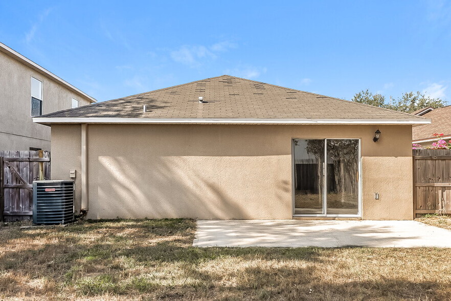 Building Photo - 1023 Brenton Leaf Dr