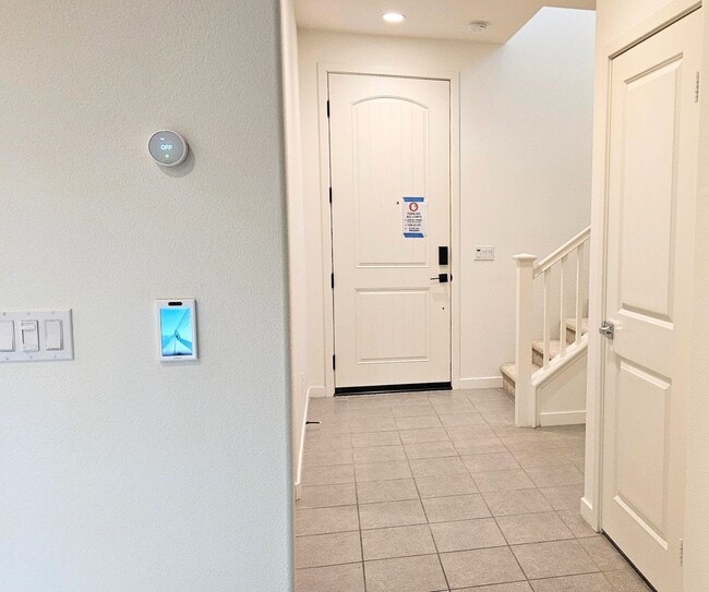 Building Photo - JAMIE LN UNIT 1 FONTANA 92336 (4 BED / 3 BATH)