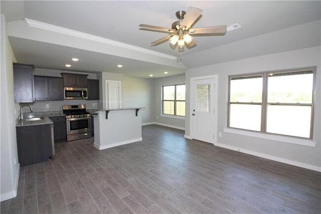 Building Photo - 413 Barbet Dr