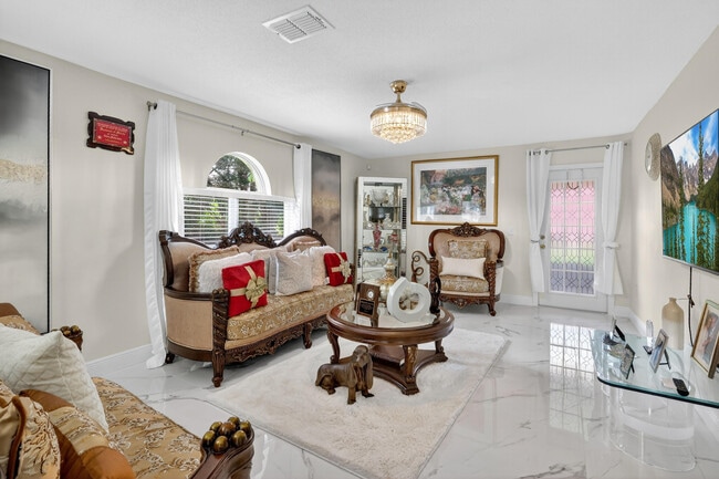 Building Photo - 1676 SW Mackey Ave