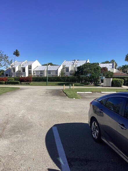 Building Photo - 2308 Bridgewood Dr