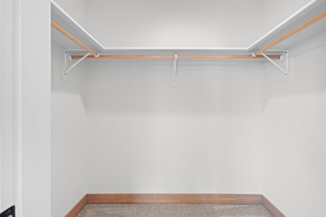 Building Photo - 865 9th St W