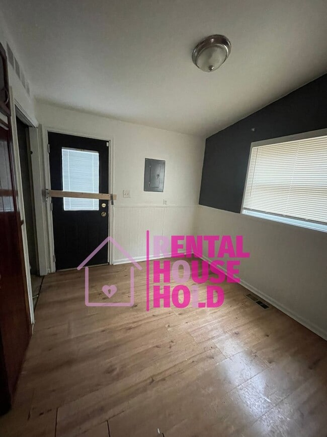 Building Photo - Beautiful 3 Bedroom Ranch~ Dearborn Heights