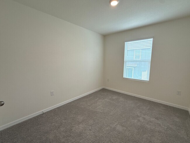 Building Photo - Beautiful Townhome Community Close to Everything!!