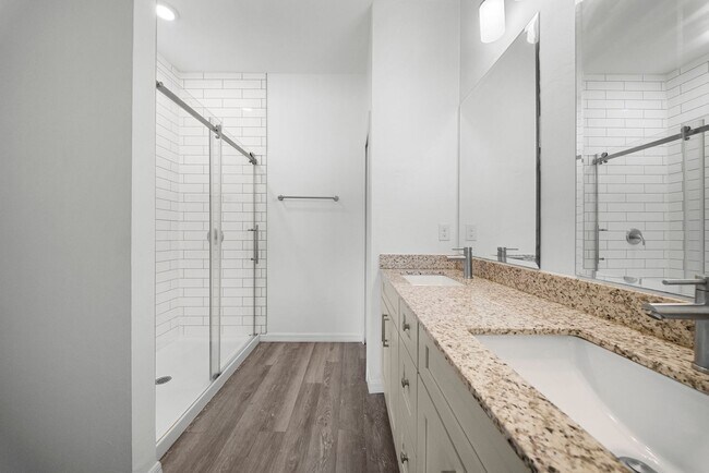 Building Photo - 26483-26483 Sandhill Blvd