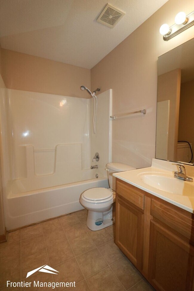 Building Photo - 906-908 Kramer