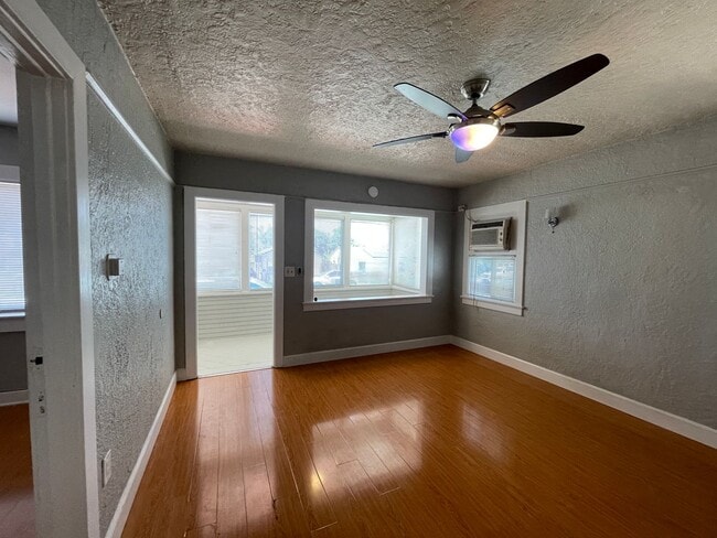 Building Photo - Gorgeous 2 Bedroom Home! Convenient Location!