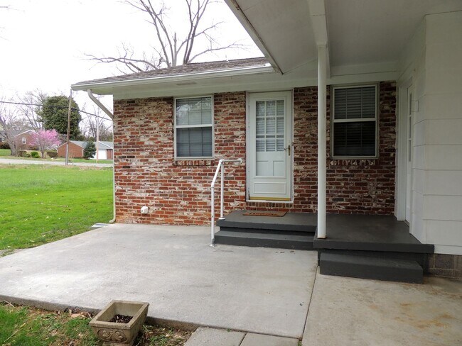 Building Photo - Alcoa City Duplex