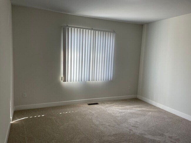 Building Photo - 6145 Windemere Dr