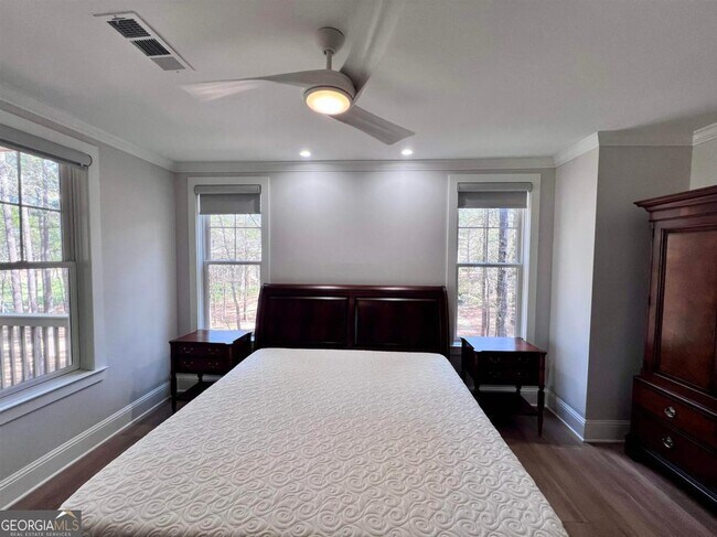 Building Photo - 1040 Creekside