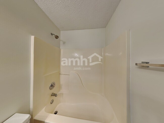 Building Photo - 3402 Mayhurst Dr