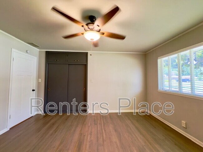 Building Photo - 4051 E 46th Pl
