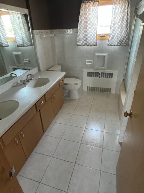 Main Bathroom - W63N139 Washington Ave