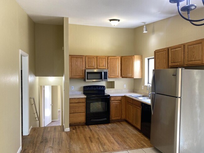 Building Photo - "Charming 3-Bed Oasis with 2 Full Baths in...