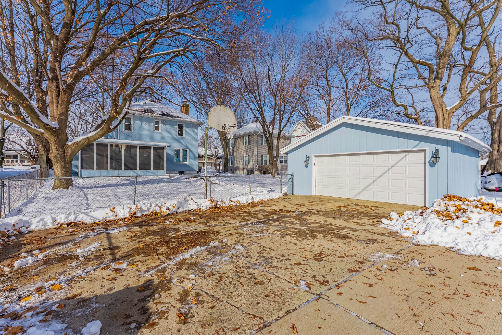 Building Photo - 125 S Main St