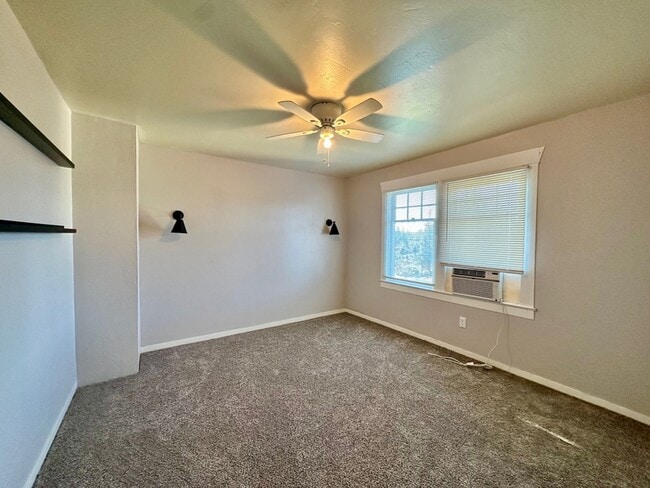 Building Photo - 117 E Empire St