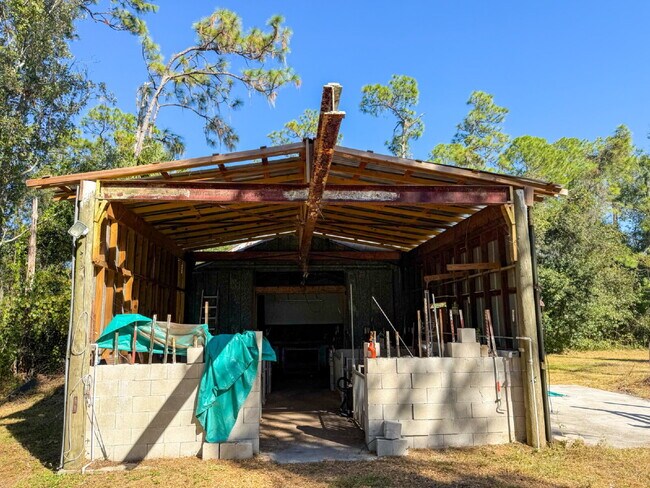 Building Photo - COUNTRY LIVING ON 5 ACRES WITH 3 BED, 3 BA...