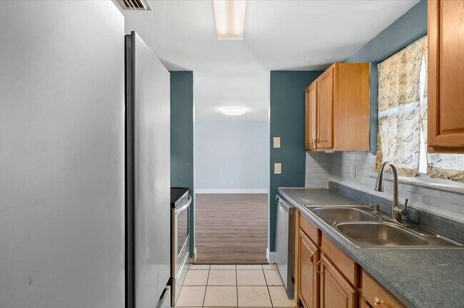 Building Photo - 9376 Manati St