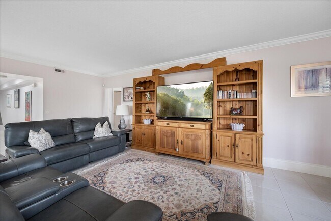 Building Photo - 13400 Polo Rd W