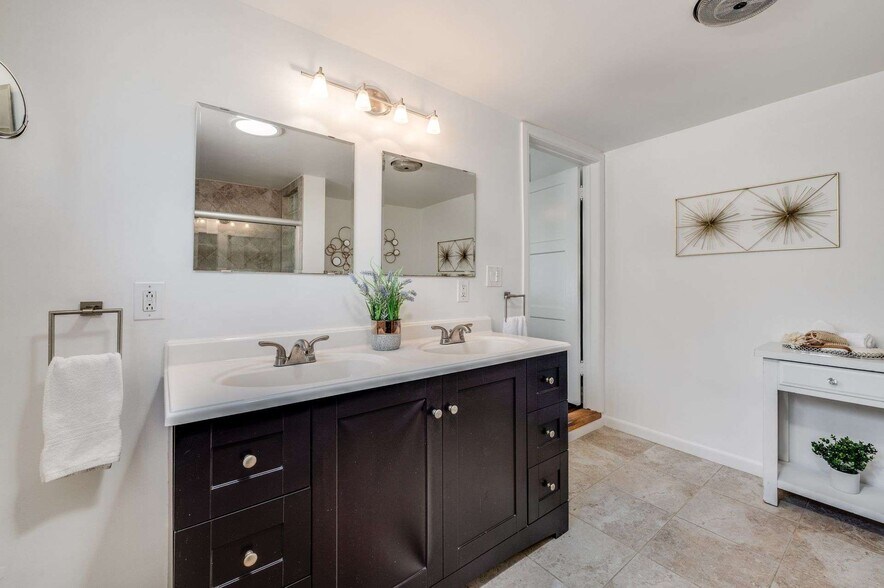 Building Photo - 6901 Bertrand Ave