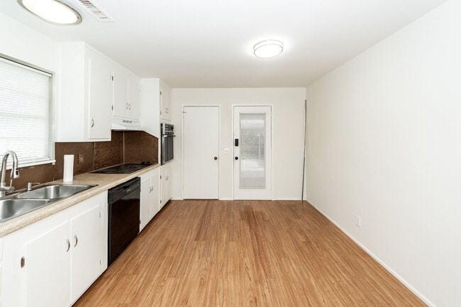 Building Photo - 1521 Juniper St