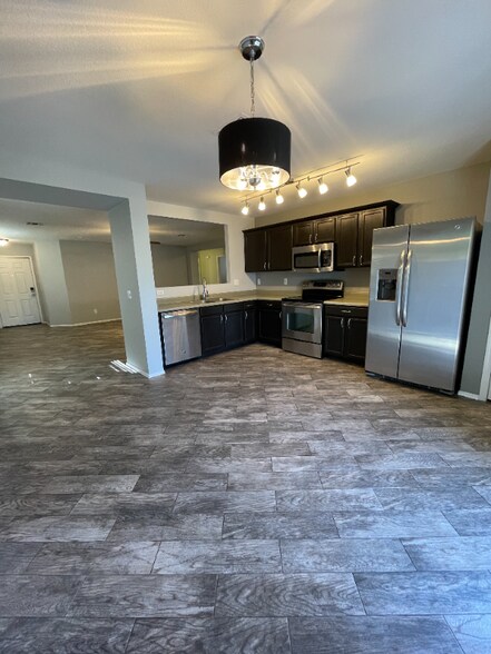 Building Photo - 3016 W White Feather Ln