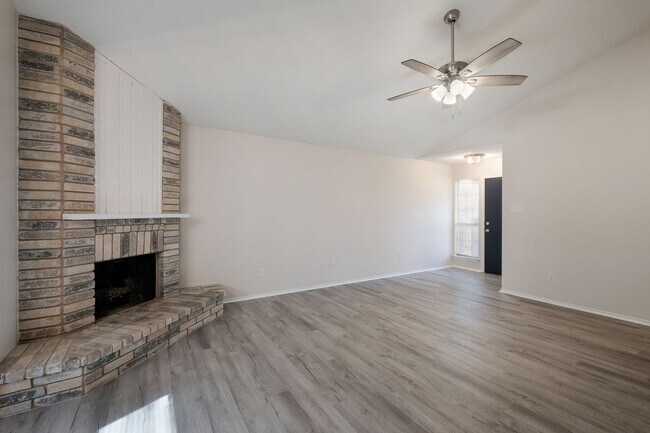 Building Photo - 629 Fern Meadow Dr