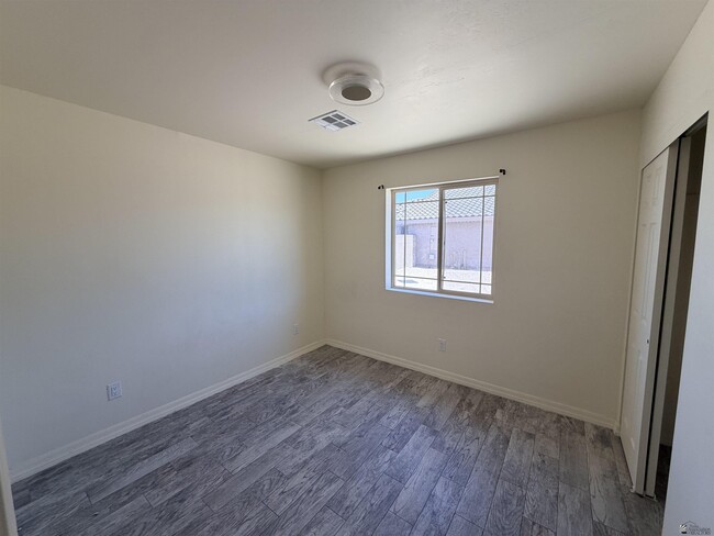 Building Photo - 4795 E Ortega St