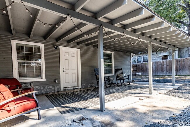 Building Photo - 210 Dumoulin Ave