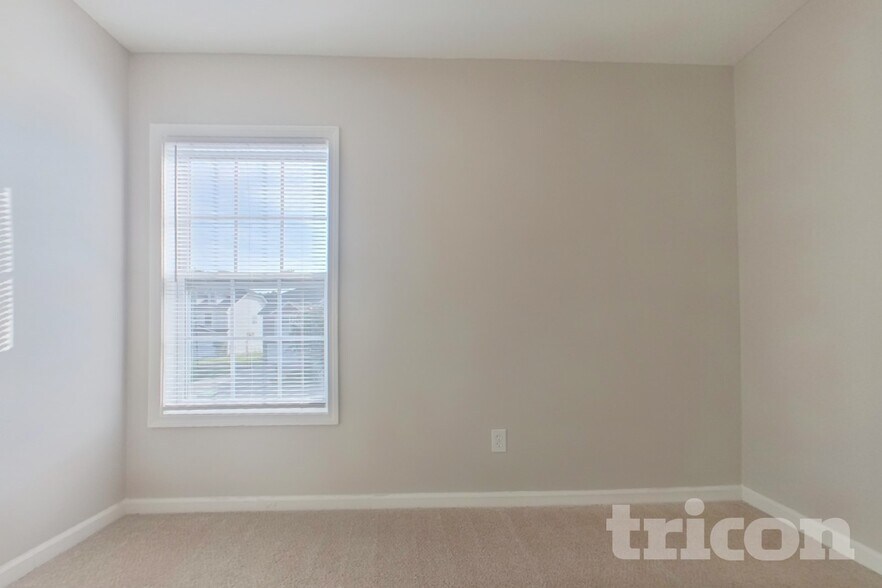 Building Photo - 403 Parkstone Ct