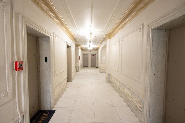 Building Photo - 565 Bergen Ave