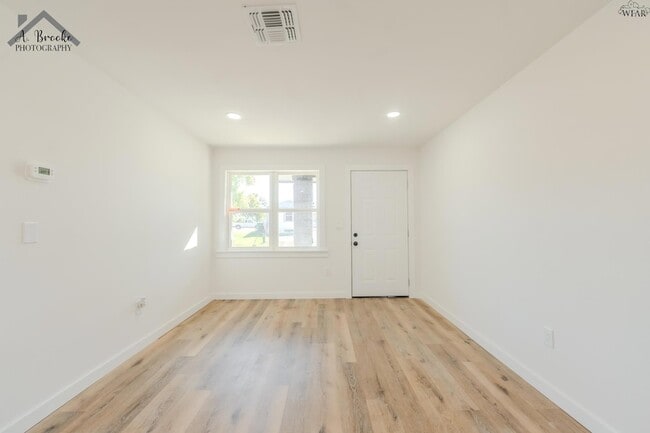 Building Photo - 103 Margaret St