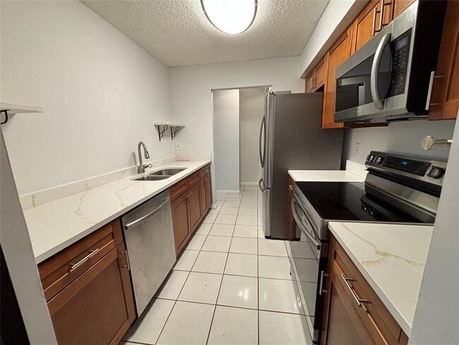 Building Photo - 6837 SW 39th Dr