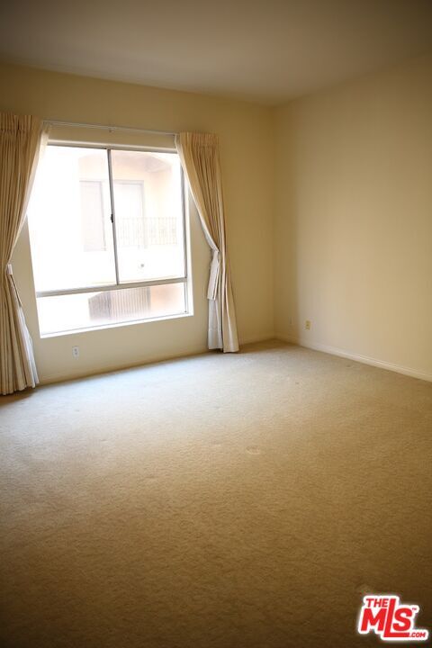 Building Photo - 4830 Elmwood Ave