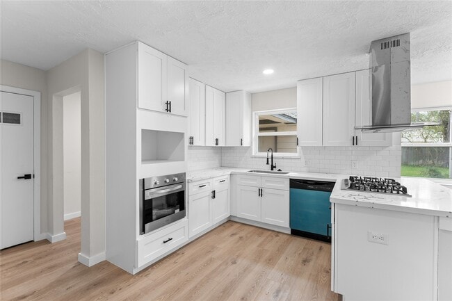 Building Photo - 28814 Enchanted Dr
