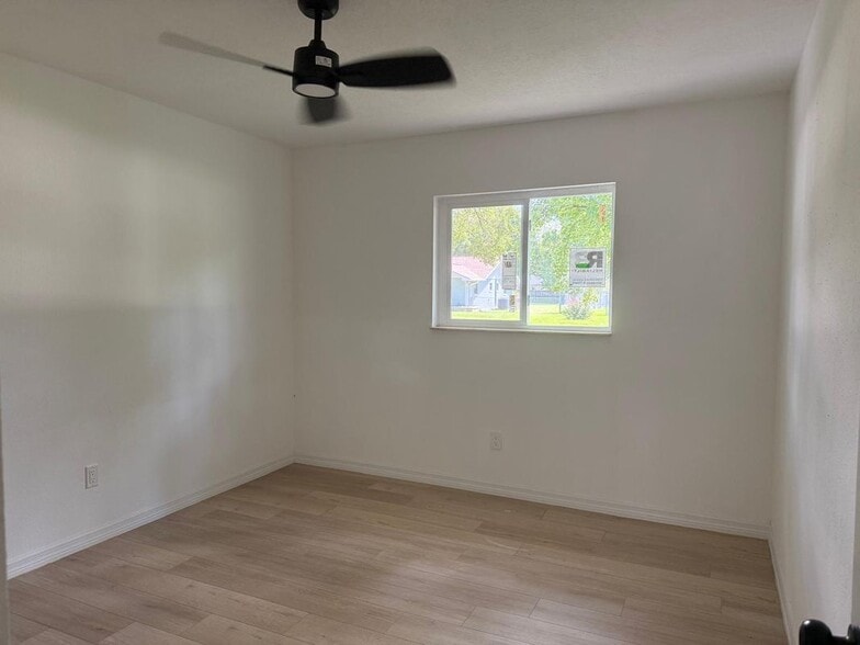 Building Photo - 5021 NE 4th St