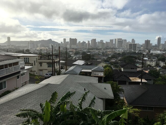 Building Photo - Unfurnished 3BR/2BA Home Next to Punahou School