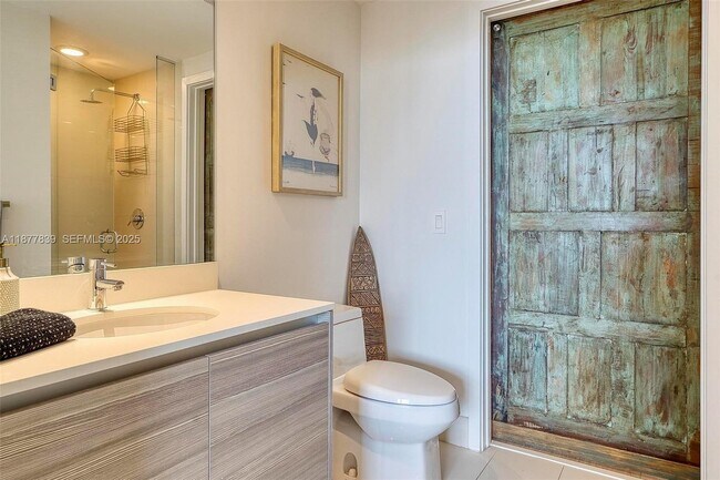 Building Photo - 121 NE 34th St