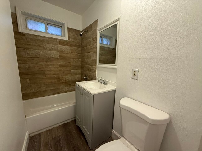 Building Photo - 122-124-124 Shultas Pl