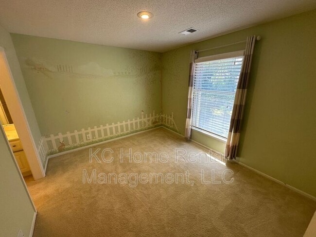 Building Photo - 5605 W 153rd Terrace