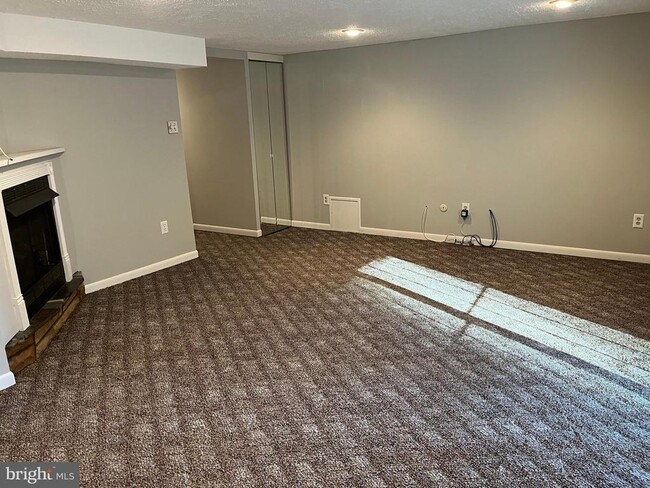 Building Photo - 4417 Crossland Rd